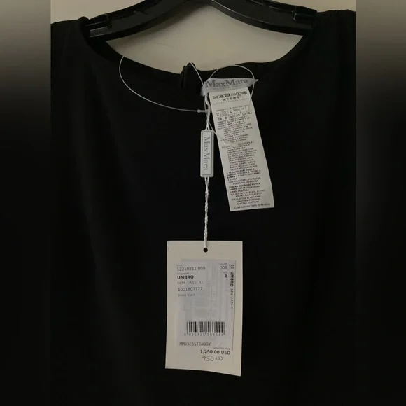 Max Mara black sleeveless boatneck pleat hem dress. 🆕 - Picture 8 of 10